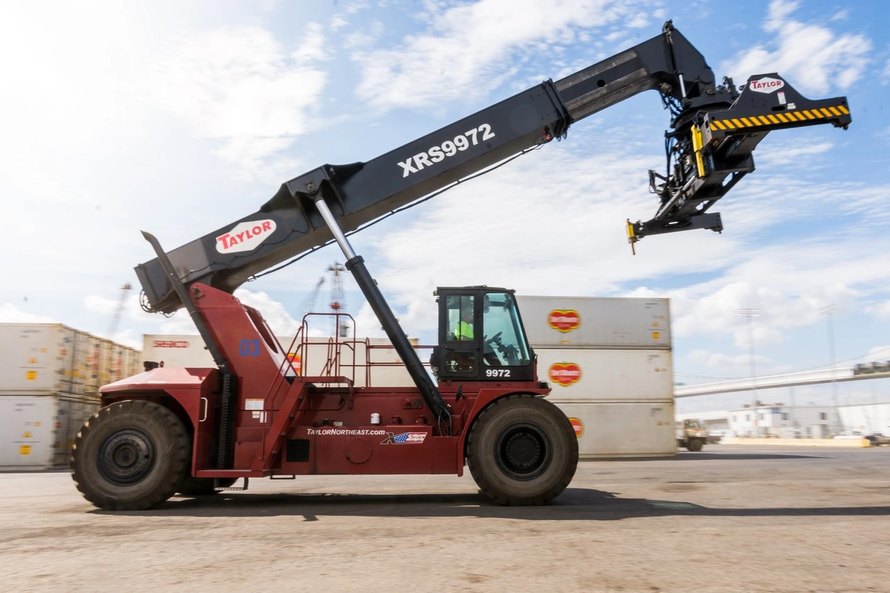 Taylor XRS-9972 Reach Stacker